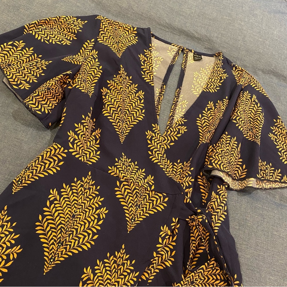 SHEIN | Navy + Tan Romper (Size L)